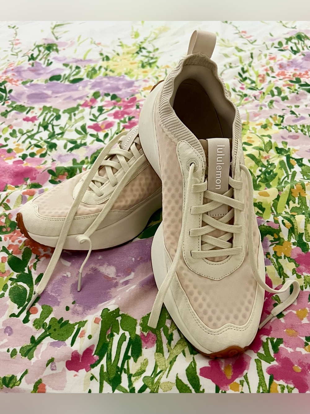 lululemon athletica Men’s Cream Off-White Lace-Up Sneakers